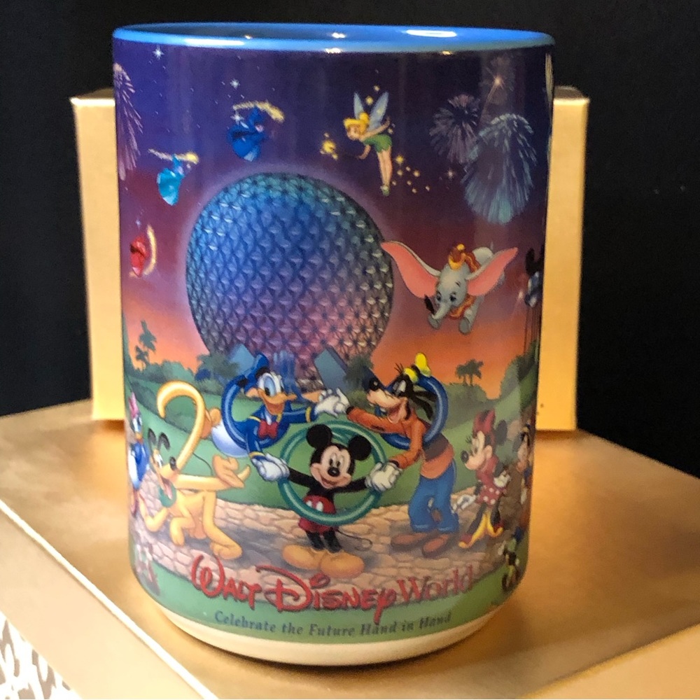Vintage 2000 Walt Disney World Y2K “Celebrate The Future Hand In Hand”